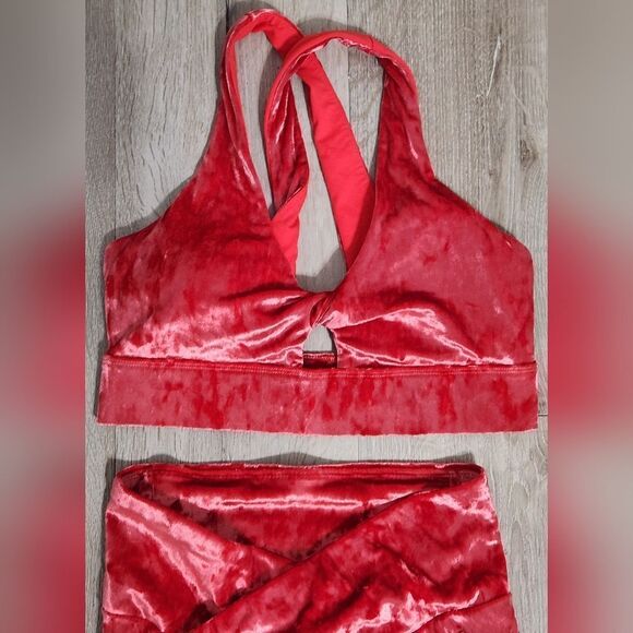Fabletics 2 set  Velour Crossover Bra And Jogger Set size S - Picture 7 of 13